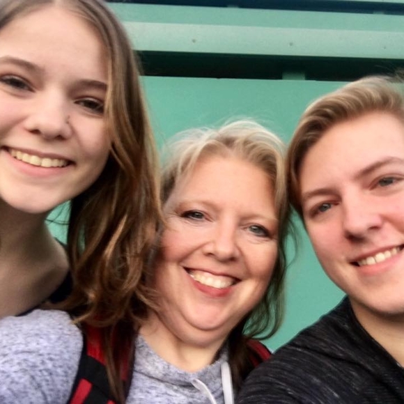 Meet your Posher, Lisa - Picture 1 of 1